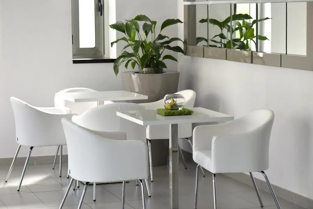 The One Hotel - Designed For Adults - Pet Lovers Riccione 4*,